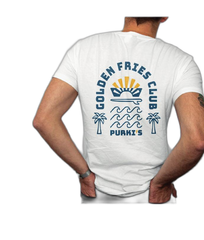 Person trägt Golden Fries Club T-Shirt